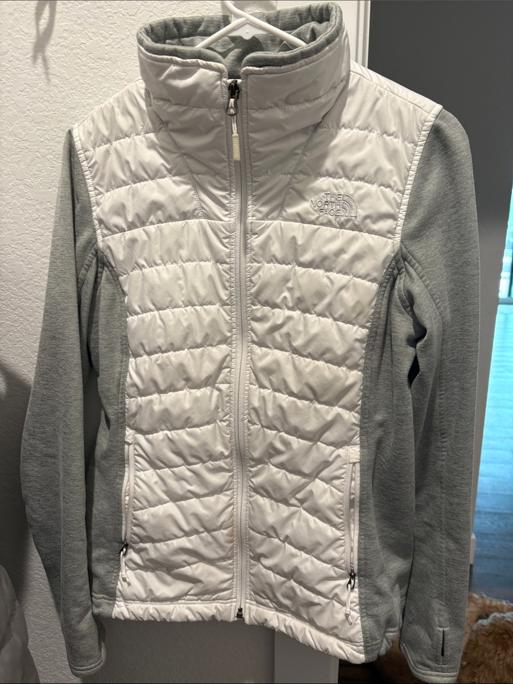 The North Face Women’s Hybrid Puffer Jacket — White & Light Gray